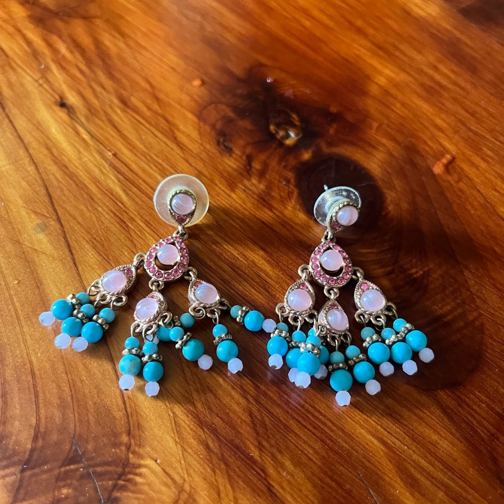 Joan Rivers dangle multicolored earrings‎